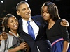 Staronov prezident Barack Ombama se svmi dcerami Maliou (vpravo) a Sashou. 