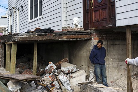 Následky boue Sandy. New York strhne stovky dom