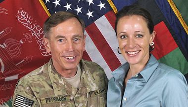 Paula Broadwellov a David Petraeus na snmku z roku 2011