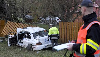 Nehoda pi rallye kolem Uherskho Brodu. Zemeli tyi lid.