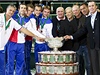 Vítzové Davis Cupu. Vlevo z roku 2012, vpravo z roku 1980