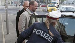 Rakouská policie zadrela Pavla Vondroue s Philippem Janýrem ve Vídni