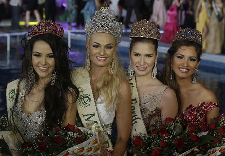 Tiadvacetiletá eka Tereza Fajksová se ve filipínské Manile stala nejkrásnjí enou svta v souti Miss Earth.