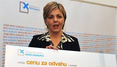 Renata Horkov dostala odmnu za oznmen korupce na znojemsk radnici.