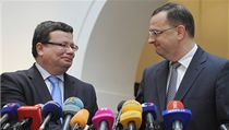 Ministr obrany Alexandr Vondra oznámil rezignaci. Tiskové konference se zúčastnil i premiér Petr Nečas | na serveru Lidovky.cz | aktuální zprávy