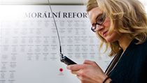 Cedule s čísly politiků na výstavě v galerii DOX | na serveru Lidovky.cz | aktuální zprávy