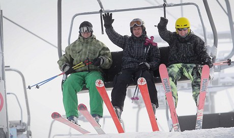 Zahájení zimní sezóny ve ski areálu piák. 