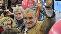 Účastníci oslavy s kandidátem na prezidenta živě komunikovali, některým stačil podpis. | na serveru Lidovky.cz | aktuální zprávy
