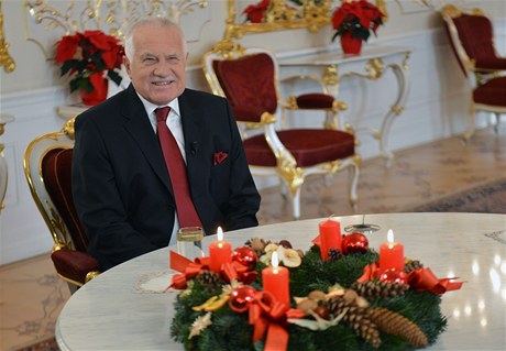 Václav Klaus se usmívá.