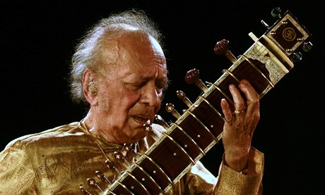 Ravi ankar, indický hrá na sitár, zemel ve vku 92 let.