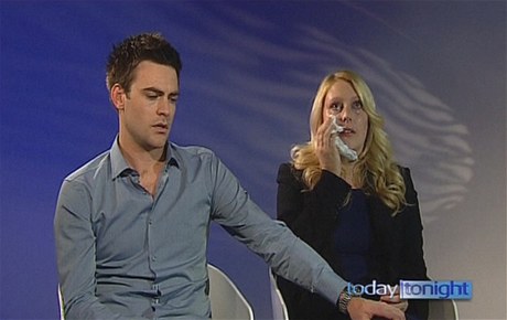 Mel Greigová a Michael Christian se omlouvali v ivém vysílání australské televize, oba plakali.