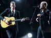 Chris Martin a Michael Stipe na charitativním koncert v New Yorku.