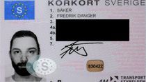 Autoportrét Fredrika Sakera na jeho řidičském průkazu | na serveru Lidovky.cz | aktuální zprávy