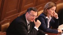 Předseda vlády Petr Nečas a Karolína Peake | na serveru Lidovky.cz | aktuální zprávy