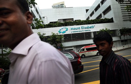 Nemocnice v Singapuru, kam pevezli znásilnnou Indku