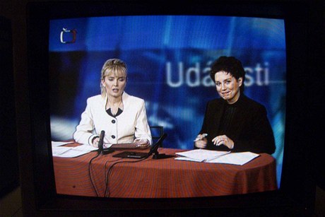 Jana Boboíková (vpravo) v období krize v eské televizi v prosinci 2000 