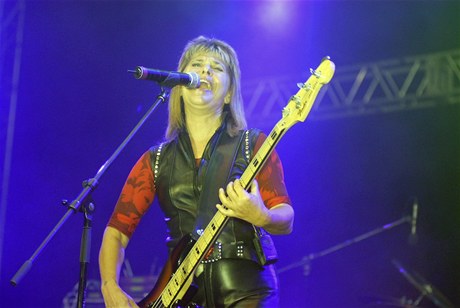 Suzi Quatro vystoupila v roce 2009 na festivalu Czech Rock Block v Plasech