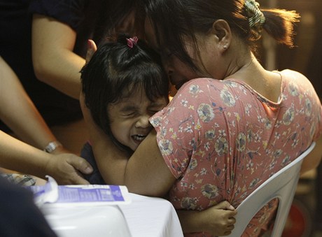 Pi oslavách na Filipínách byly zranny stovky lidí.