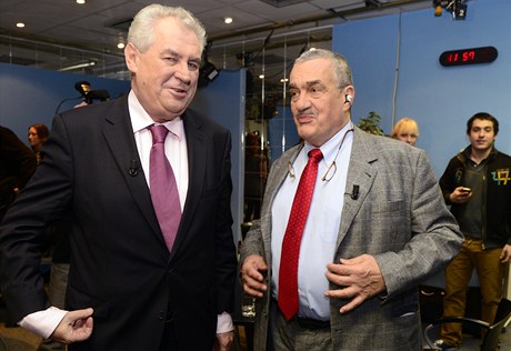 Karel Schwarzenberg, nebo Milo Zeman? Kdo z nich bude pítí hlavou státu?