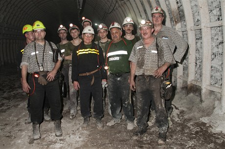 Tém 900 metr pod zemí mezi doly Karviná a Darkov vybudovali horníci unikátní tíkilometrový tunel.