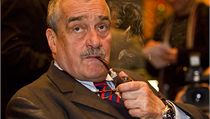 Karel Schwarzenberg v posledních chvílích před sečtením hlasů | na serveru Lidovky.cz | aktuální zprávy