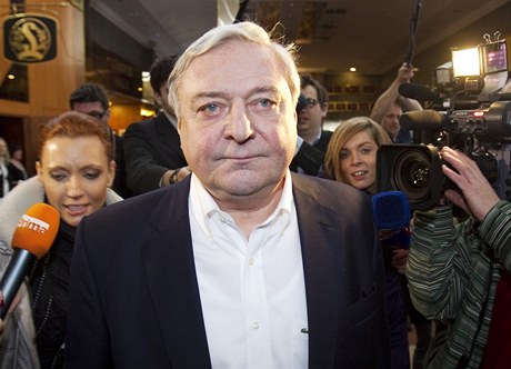 Lobbista a bývalý Zemanv poradce Miroslav louf dorazil odpoledne do volebního tábu prezidentského kandidáta Miloe Zemana 