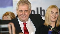 Miloš Zeman krátce po svém vítězství, po jeho boku stojí dcera Kateřina Zemanová - tvář jeho kampaně. | na serveru Lidovky.cz | aktuální zprávy