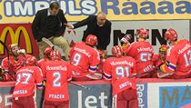 České Budějovice - Kometa Brno. Trenér Peter Draisaitl udílí pokyny hráčům Českých Budějovic | na serveru Lidovky.cz | aktuální zprávy