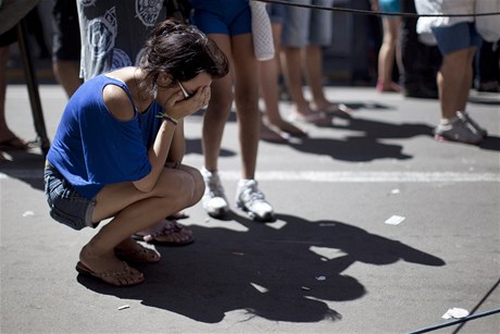 Brazilka truchlí za svými páteli, kteí v klubu zemeli