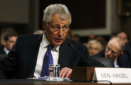 Chuck Hagel vypovídá ped senátním výborem