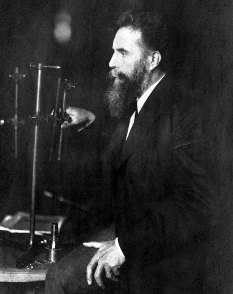 Wilhelm Conrad Röntgen, nmecký léka a fyzik