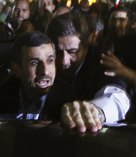 Ahmadíneádova ochranka mla v Káhie hodn práce 