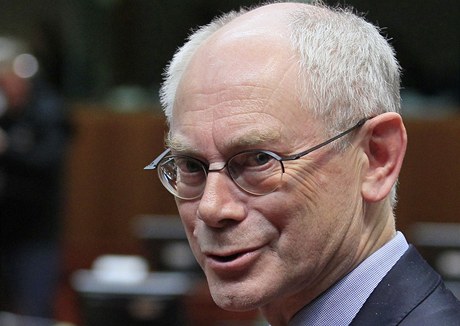 Prezident EU Van Rompuy na summitu v Bruselu pedloil návrh nového rozpotu.