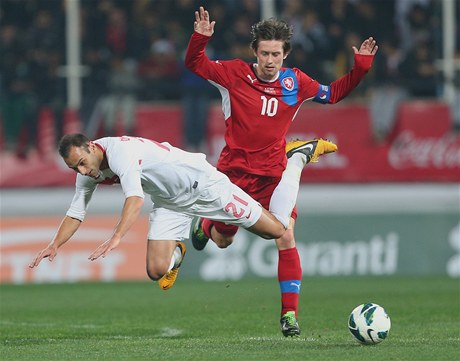eský fotbalista Tomá Rosický (vpravo) a Turek Ömer Toprak