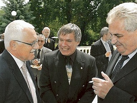 Jaroslav Barták na fotce s Václavem Klausem a Miloem Zemanem