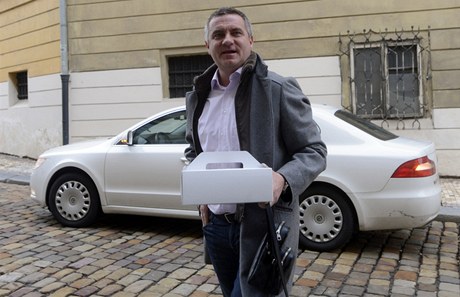 Pedseda SPOZ Vratislav Myná pichází 1. února do kanceláe nastupujícího prezidenta Miloe Zemana