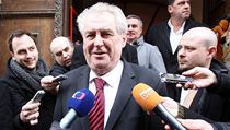 Miloš Zeman v obležení novinářů | na serveru Lidovky.cz | aktuální zprávy