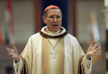 Americký kardinál Roger Mahony