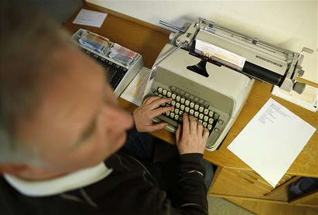 Do nmeckého Spolkového snmu se moná vrátí psací stroje (ilustraní...