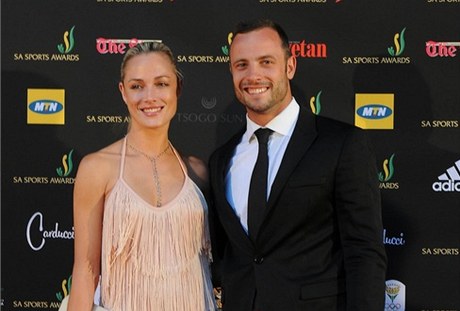 Reeva Steenkampová a Oscar Pistorius na snímku z listopadu 2012