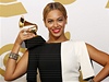Beyonce pozuje s cenou za nejlepí tradiní R´n´B vystoupení.