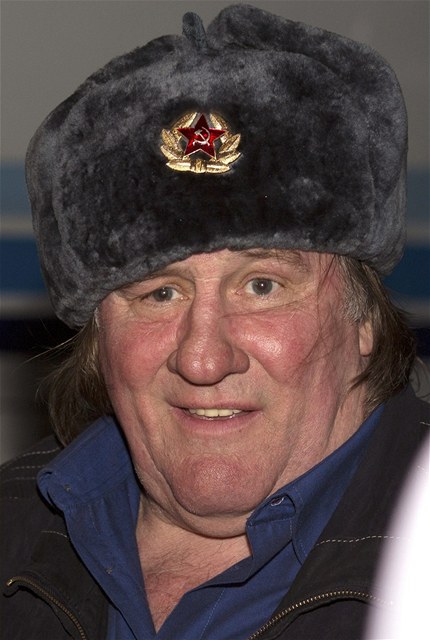 Ruský oban. Gerard Depardieu novým krajanm slíbil, e se zane uit rusky.