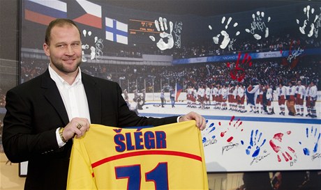 Bývalý slavný eský hokejista a nyní poslanec Jií légr
