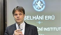 Ekonom a člen NERV Pavel Kohout vystoupil na tiskové konferenci Informačního institutu, na které představil závěry dosud nezveřejněného auditu společnosti BDO o selhání Energetického regulačního úřadu. | na serveru Lidovky.cz | aktuální zprávy