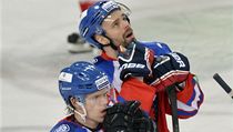 Lev Praha - CSKA Moskva. Zklamaní hráči pražského Lva Nicklas Danielsson (vpředu) a Jakub Klepiš | na serveru Lidovky.cz | aktuální zprávy