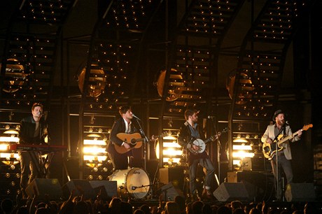 Mumford & Sons pi vystoupení na letoních Grammy