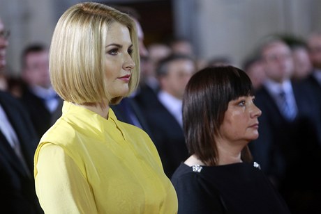 Kateina Zemanová na prezidentské inauguraci svého otce Miloe Zemana.
