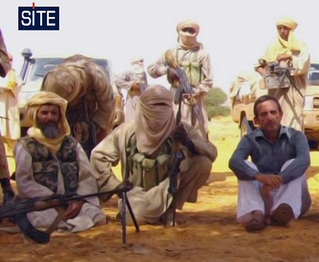 Francouzská média informovala, e dívjí rukojmí identifikoval mue vlevo jako Abu Zajda,  jednoho z vdc Al-Káidy.