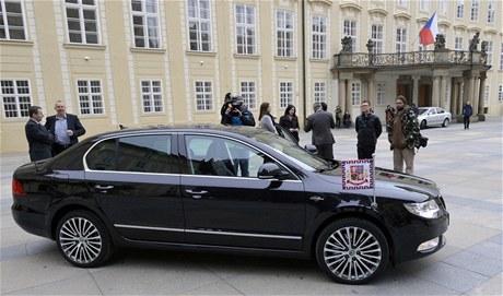 Na inauguraci jel prezidentský Superb na 18 palcových kolech Sirius 