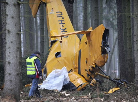 Pi pádu prákovacího letadla na Chrudimsku 9. bezna zemel ptapadesátiletý pilot. 